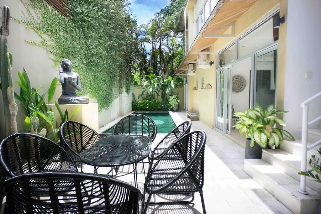Elegant 5 Bdr Villa In The Heart Of Seminyak