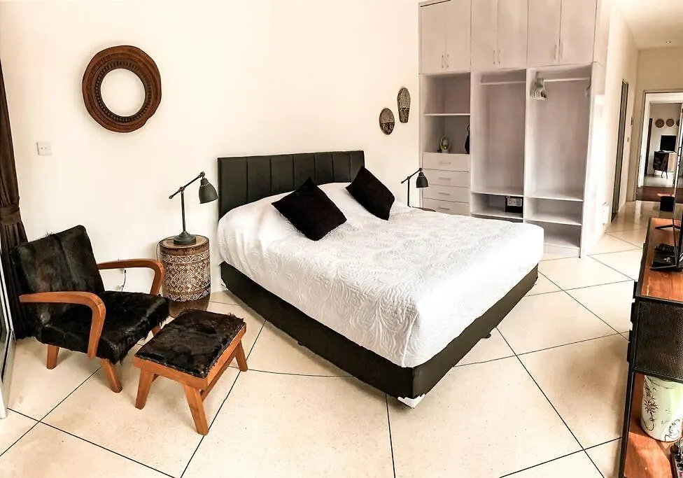Elegant 5 Bdr Villa In The Heart Of Seminyak 0*,