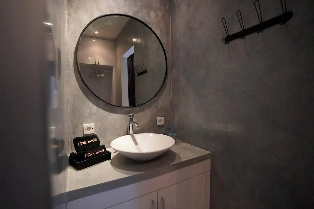 Elegant 5 Bdr Villa In The Heart Of Seminyak 0*,