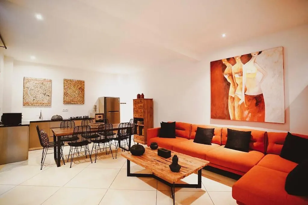 Elegant 5 Bdr Villa In The Heart Of Seminyak